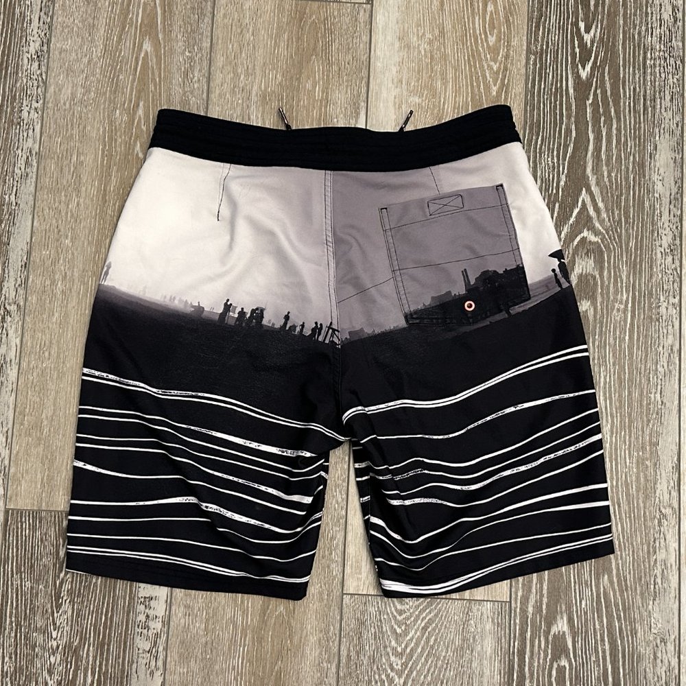 Old Navy Swimwear Sz 32 Men's Swim Trunks Board Shorts - Picture 4 of 5
